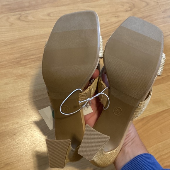 A new day heels. NWT. 8.5 - Picture 5 of 5